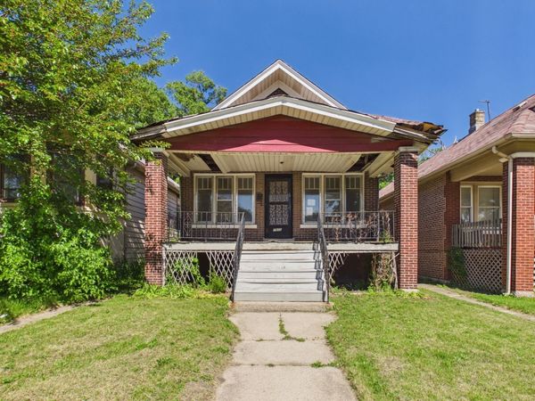 7955 S Ridgeland Avenue , Chicago, IL 60617