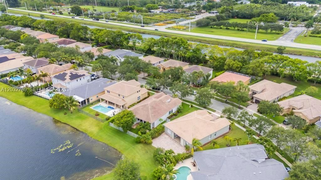 19301 Seneca Ave , Weston, FL 33332 Photo