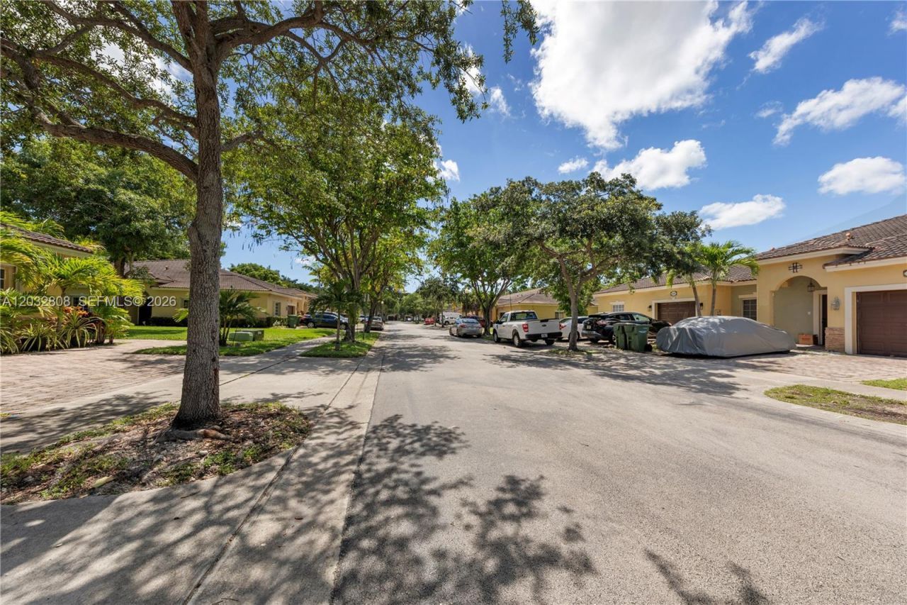 3245 NE 11 Dr , Homestead, FL 33033 Photo