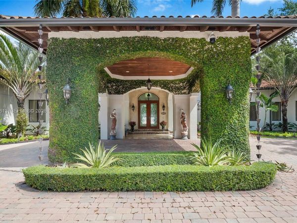 7405 SW 104th St, Pinecrest, FL 33156
