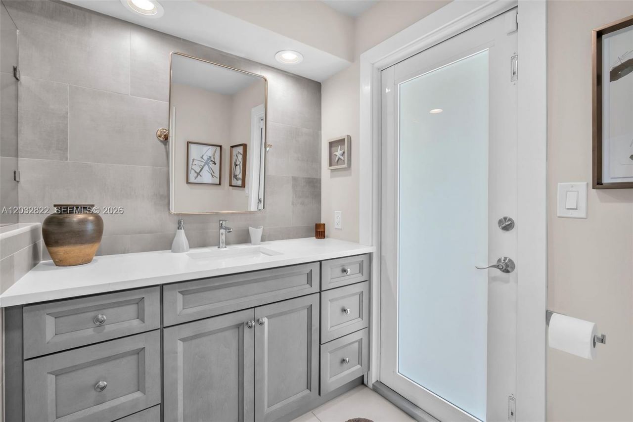 2104 NE 63rd St , Fort Lauderdale, FL 33308 Photo