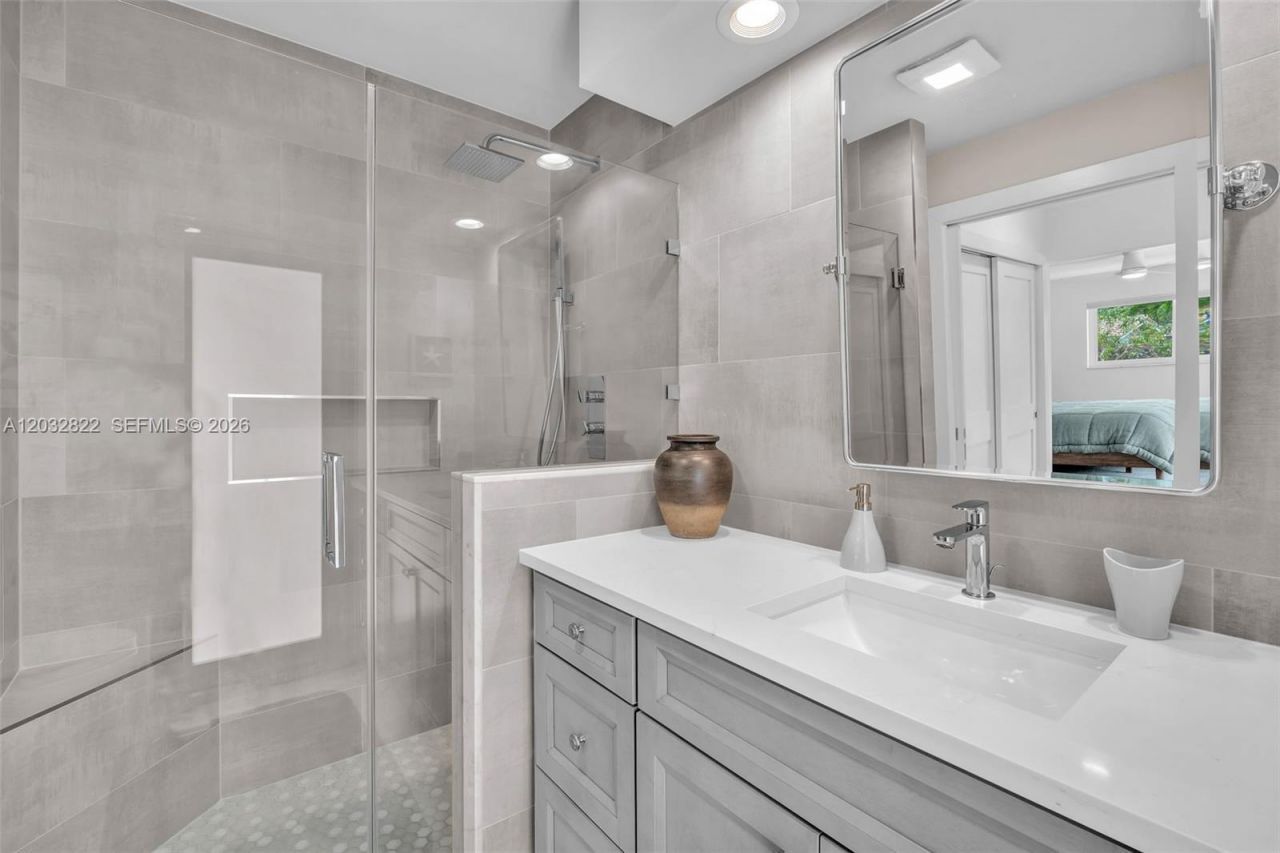 2104 NE 63rd St , Fort Lauderdale, FL 33308 Photo