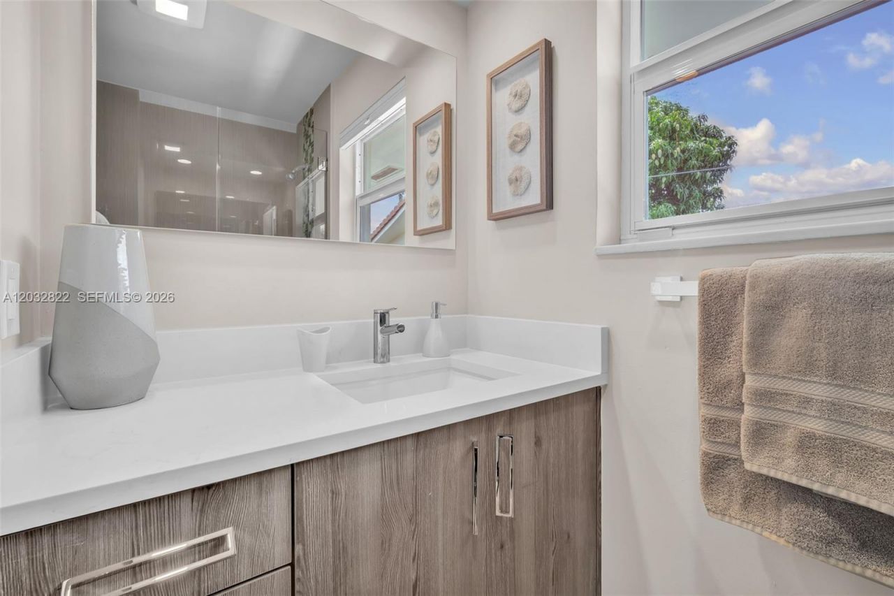 2104 NE 63rd St , Fort Lauderdale, FL 33308 Photo