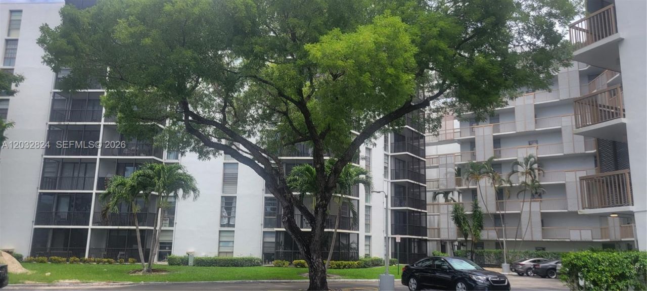 3401 N Country Club Dr , Unit 110, Aventura, FL 33180 Photo