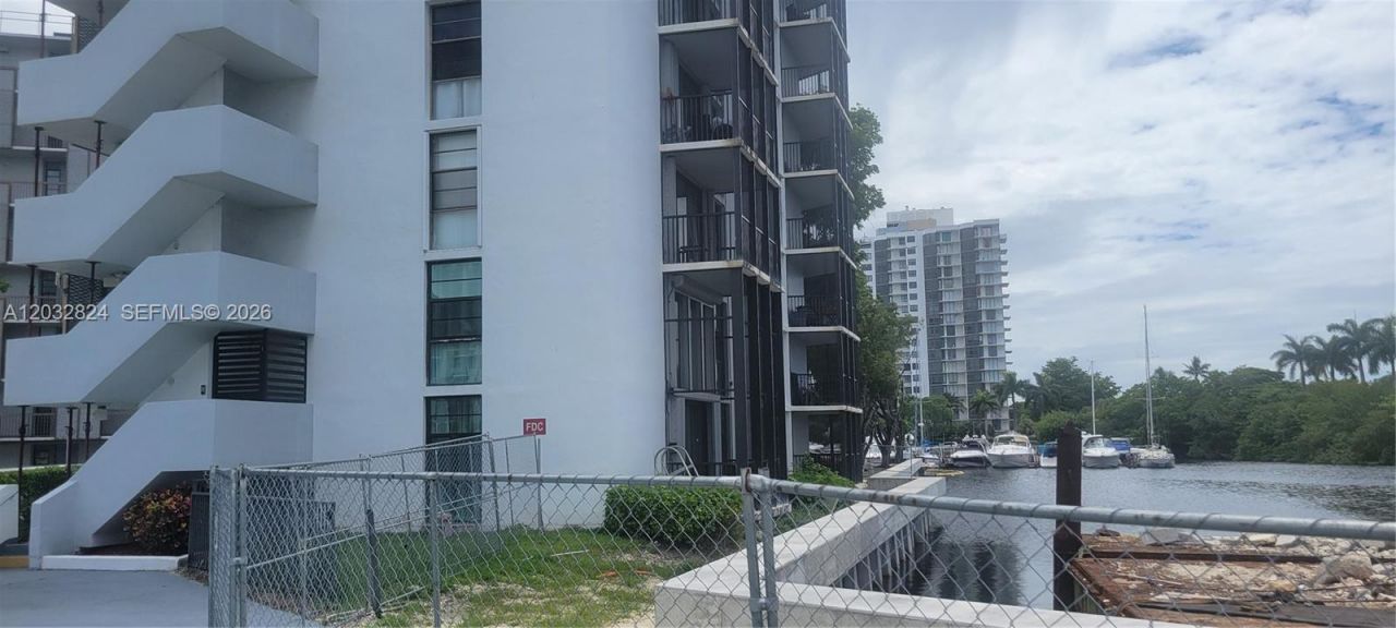 3401 N Country Club Dr , Unit 110, Aventura, FL 33180 Photo