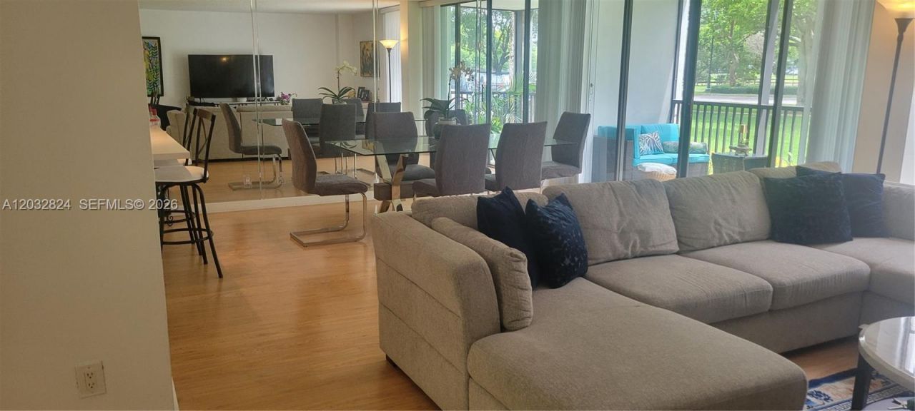 3401 N Country Club Dr , Unit 110, Aventura, FL 33180 Photo