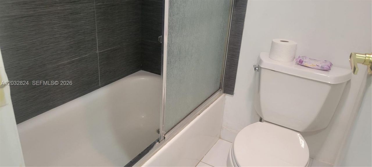 3401 N Country Club Dr , Unit 110, Aventura, FL 33180 Photo