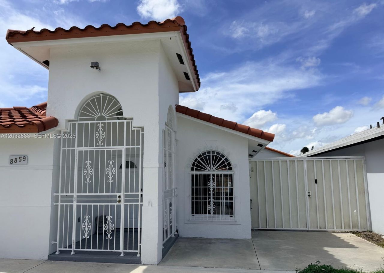 8859 NW 110th Ln, Unit Rear, Hialeah Gardens, FL 33018 Photo