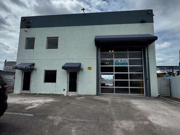 10810 NW 22nd St , Sweetwater, FL 33172