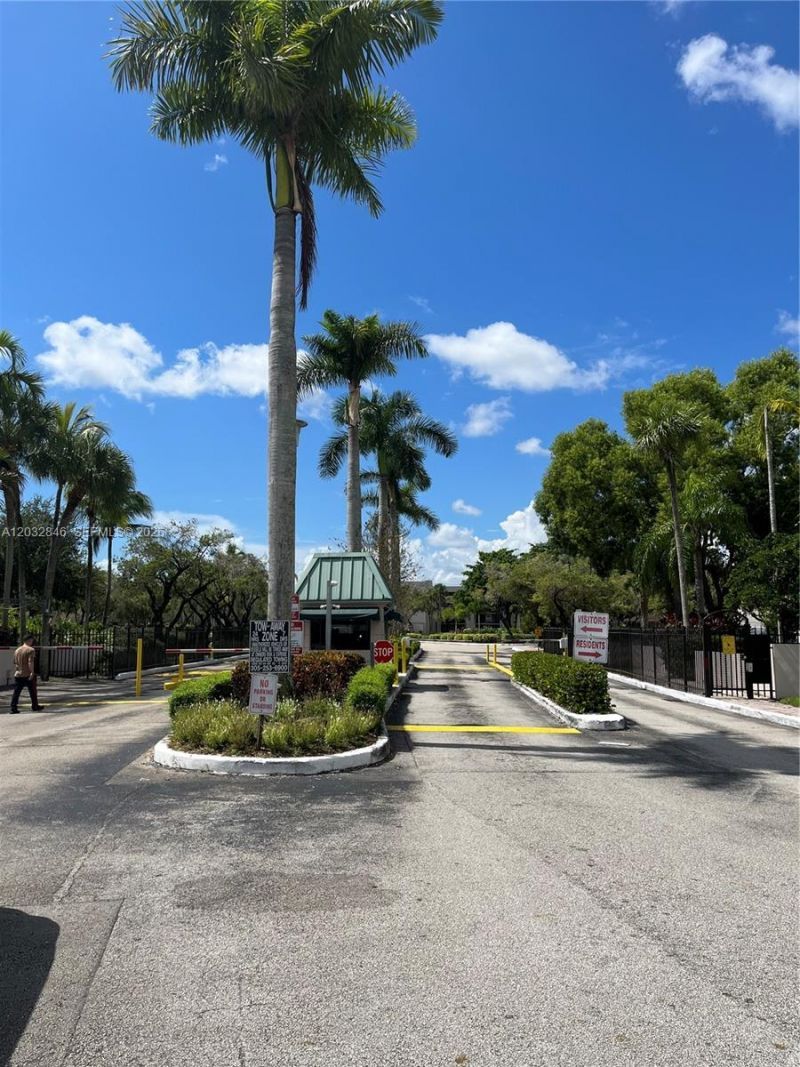8600 SW 133rd Ave Rd , Unit 304, Miami, FL 33183 Photo
