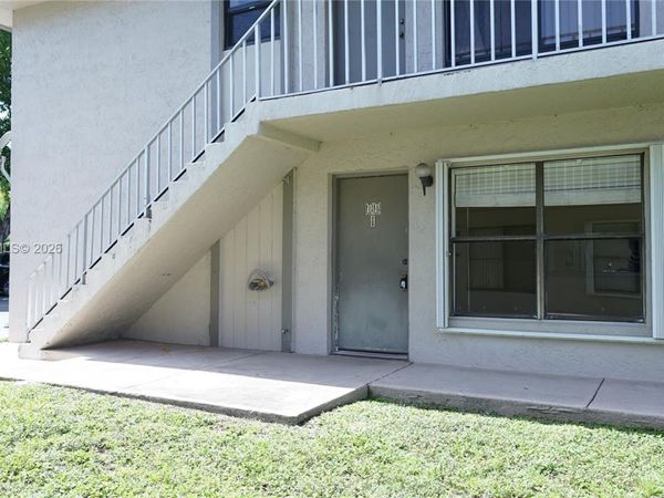 15326 SW 72nd St , Unit 11-14, Miami, FL 33193
