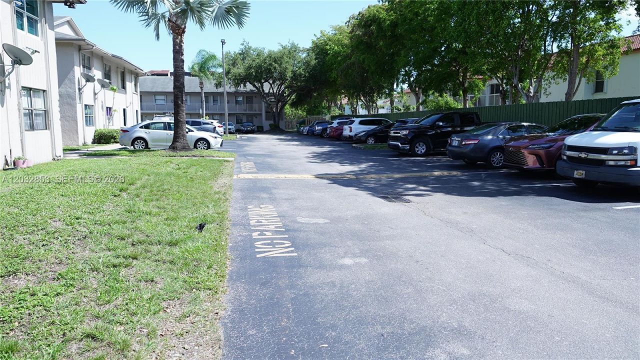 15326 SW 72nd St , Unit 11-14, Miami, FL 33193 Photo