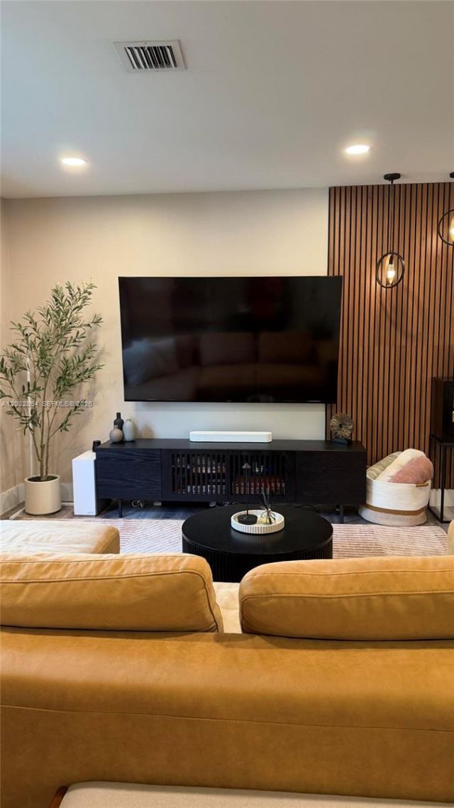 1407 NW 2nd St , Unit F3, Fort Lauderdale, FL 33311 Photo