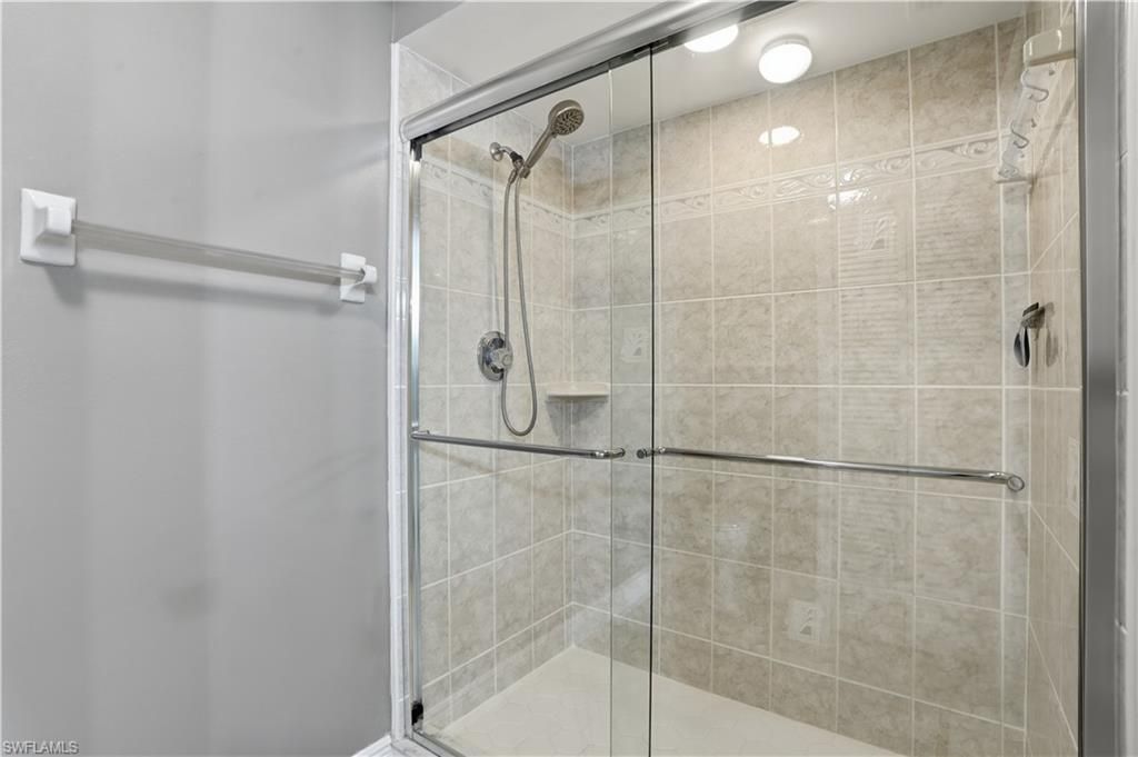 7360 Glenmoor Ln, Unit 304, Naples, FL 34104 Photo