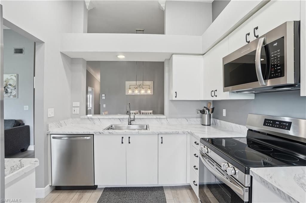 7360 Glenmoor Ln, Unit 304, Naples, FL 34104 Photo