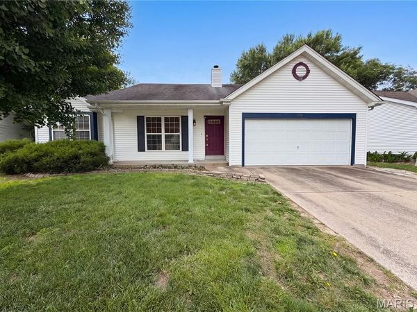 246 Royalltrail Lane, O'Fallon, MO 63368