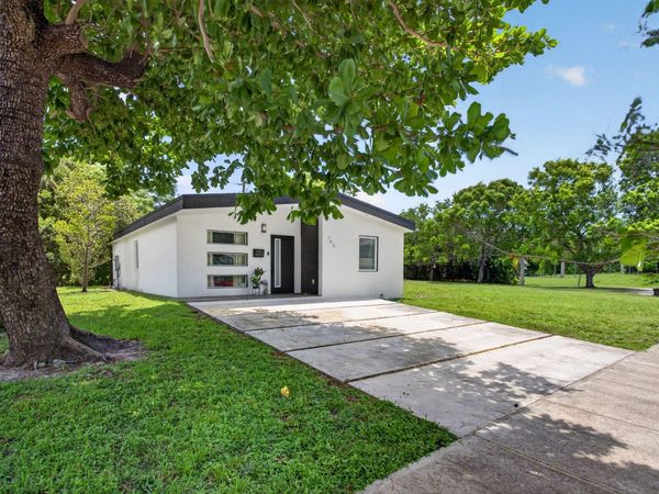 700 NW 17th Terrace, Pompano Beach, FL 33069