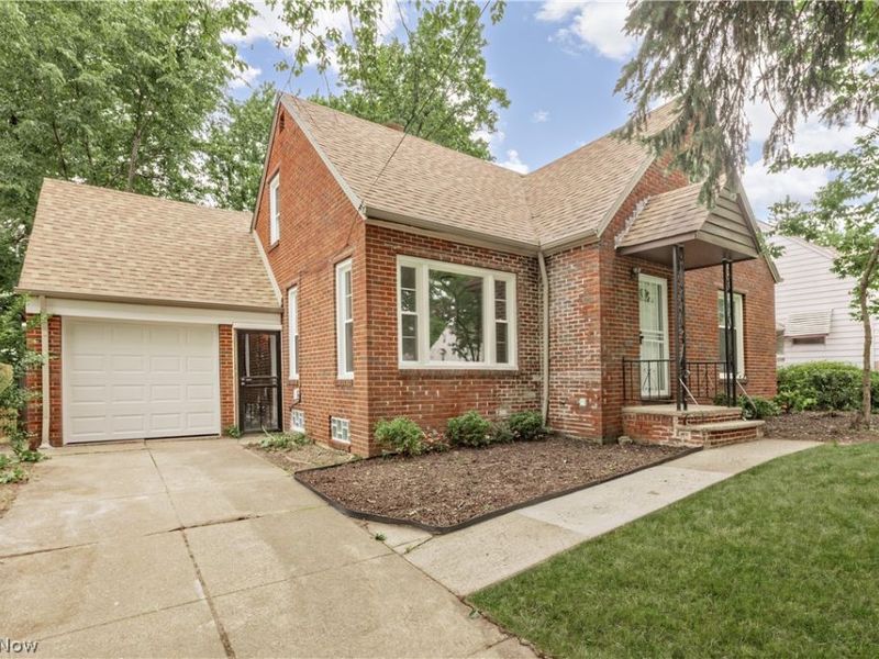 17917 Mccracken Road, Maple Heights, OH 44137 Photo 2