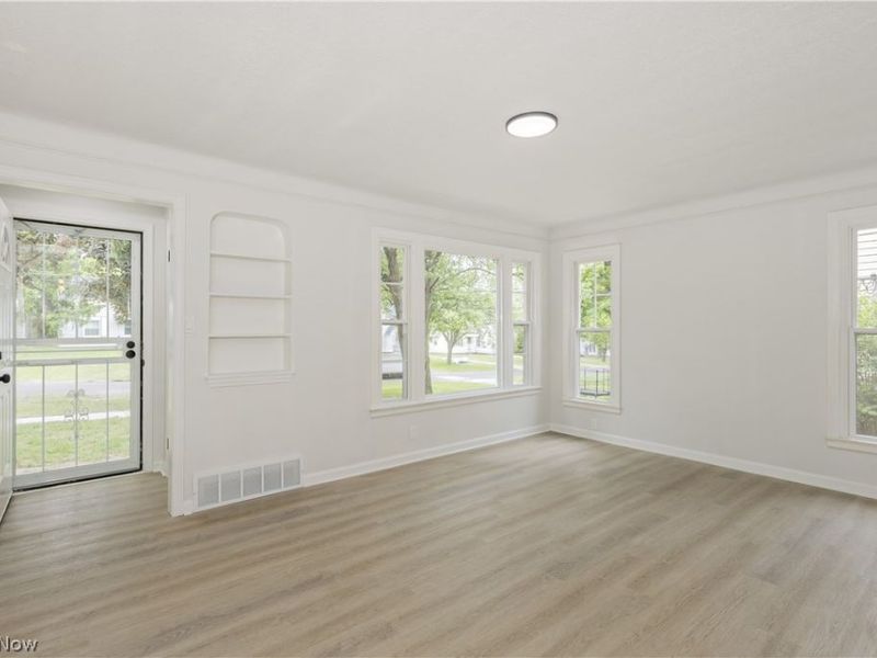 17917 Mccracken Road, Maple Heights, OH 44137 Photo 3