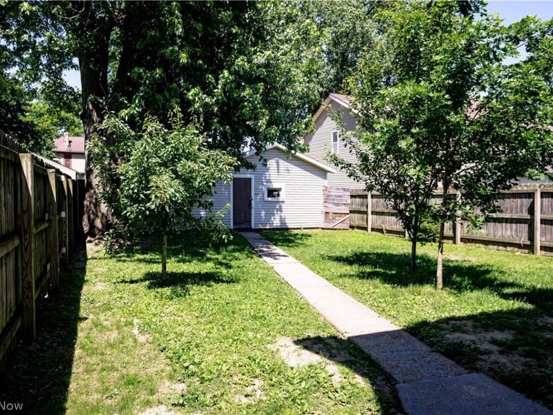 1209 Roslyn Avenue SW, Canton, OH 44710 Photo 4