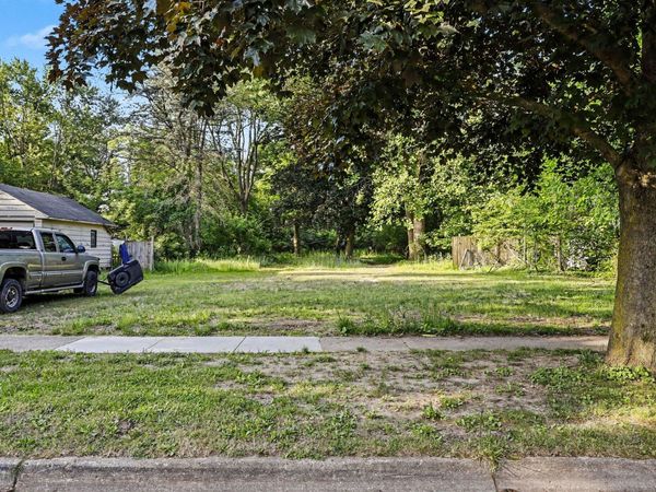 2302 Glendale Boulevard, Kalamazoo, MI 49004