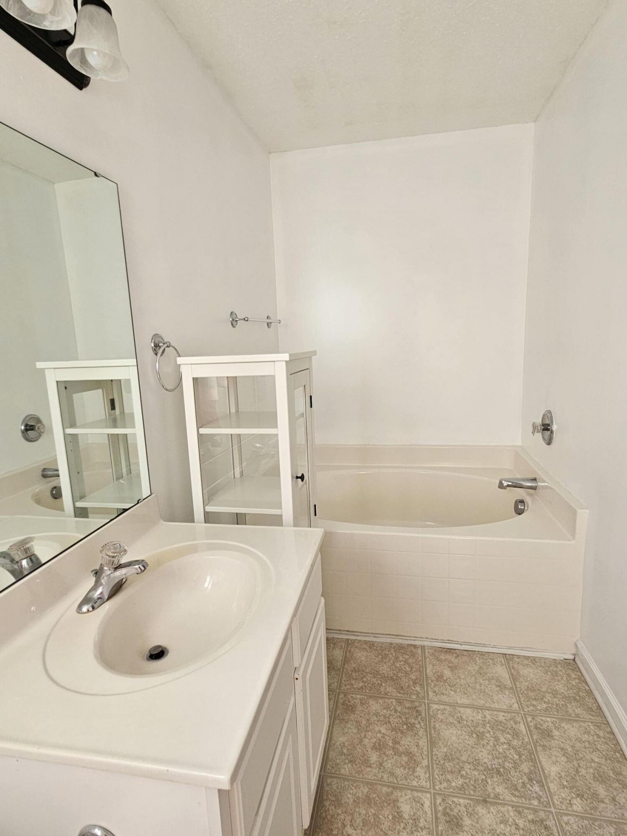 412 Aberdeen Circle Photo 14