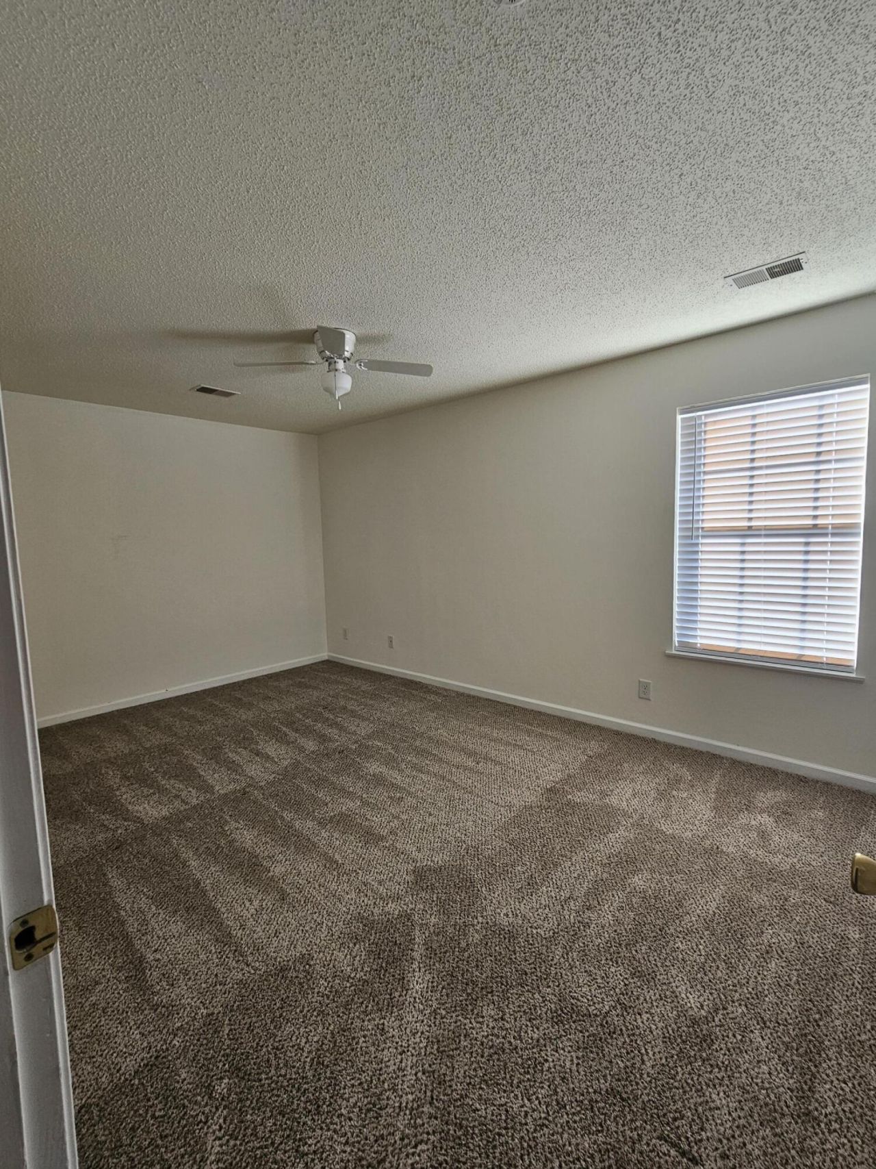 412 Aberdeen Circle Photo 17