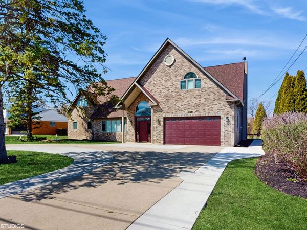 1838 N Windsor Drive , Arlington Heights, IL 60004