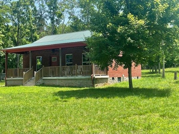 713 Lewis Ave , Shelbyville, TN 37160