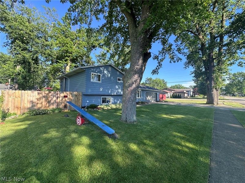 693 Hollywood Avenue, Sheffield, OH 44054 Photo 2