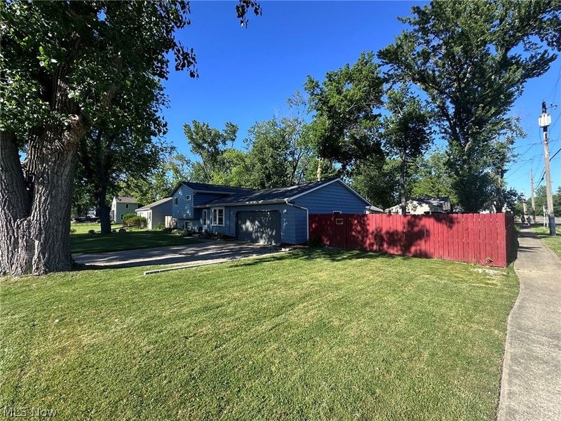 693 Hollywood Avenue, Sheffield, OH 44054 Photo 3