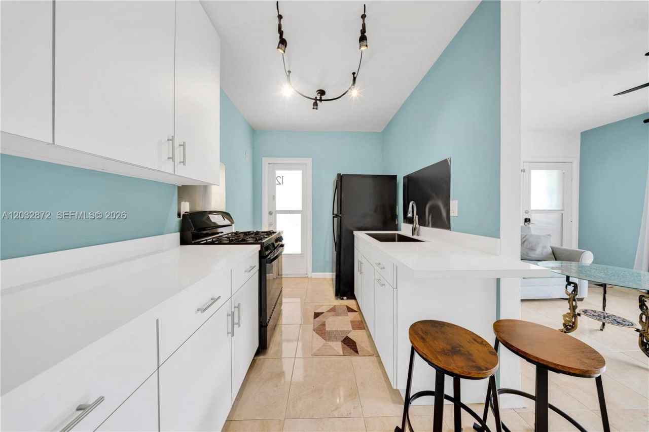 260 Ocean Dr , Unit 12A, Miami Beach, FL 33139 Photo