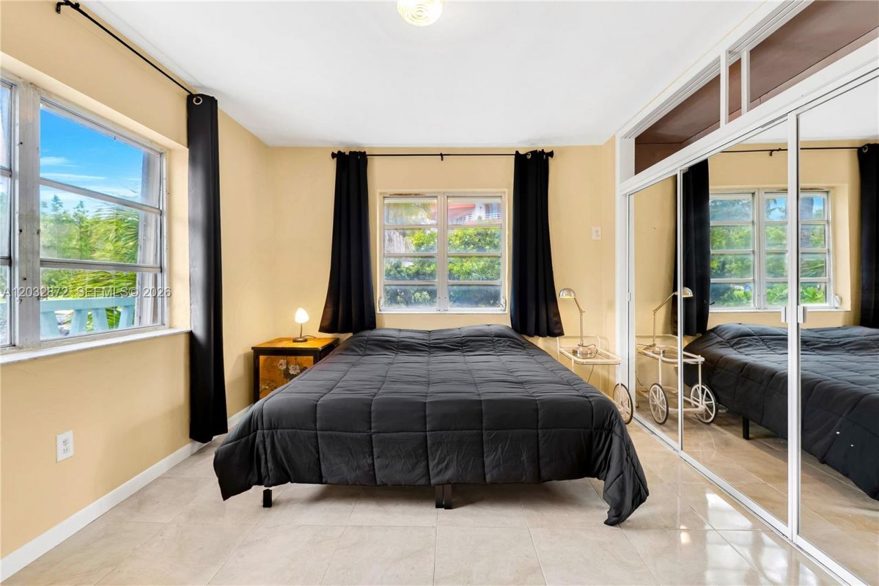 260 Ocean Dr , Unit 12A, Miami Beach, FL 33139 Photo