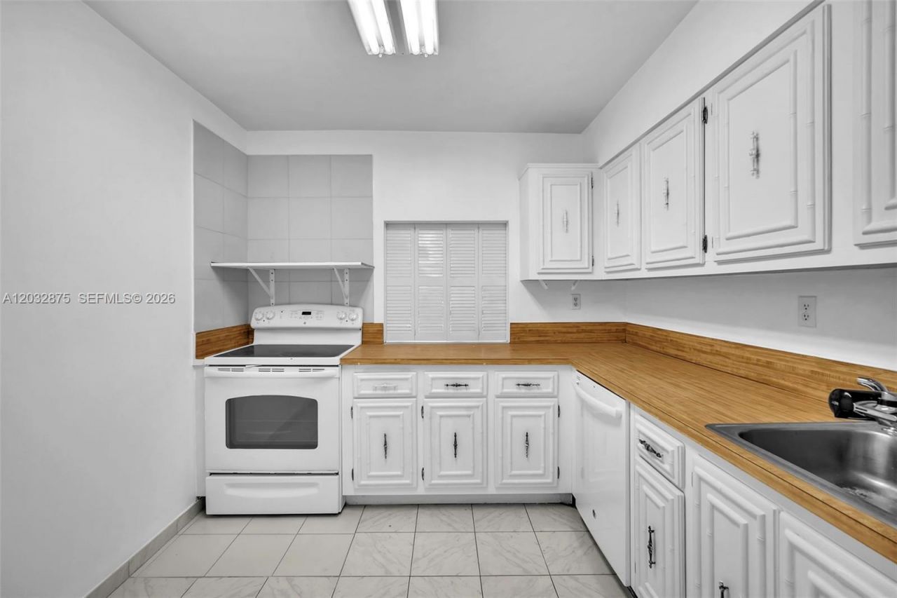 1000 Parkview Dr , Unit 229, Hallandale Beach, FL 33009 Photo