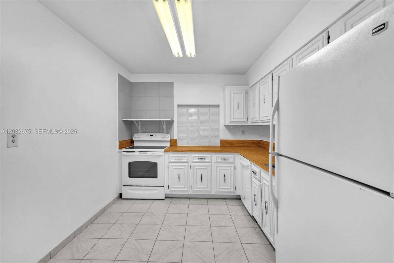 1000 Parkview Dr , Unit 229, Hallandale Beach, FL 33009 Photo
