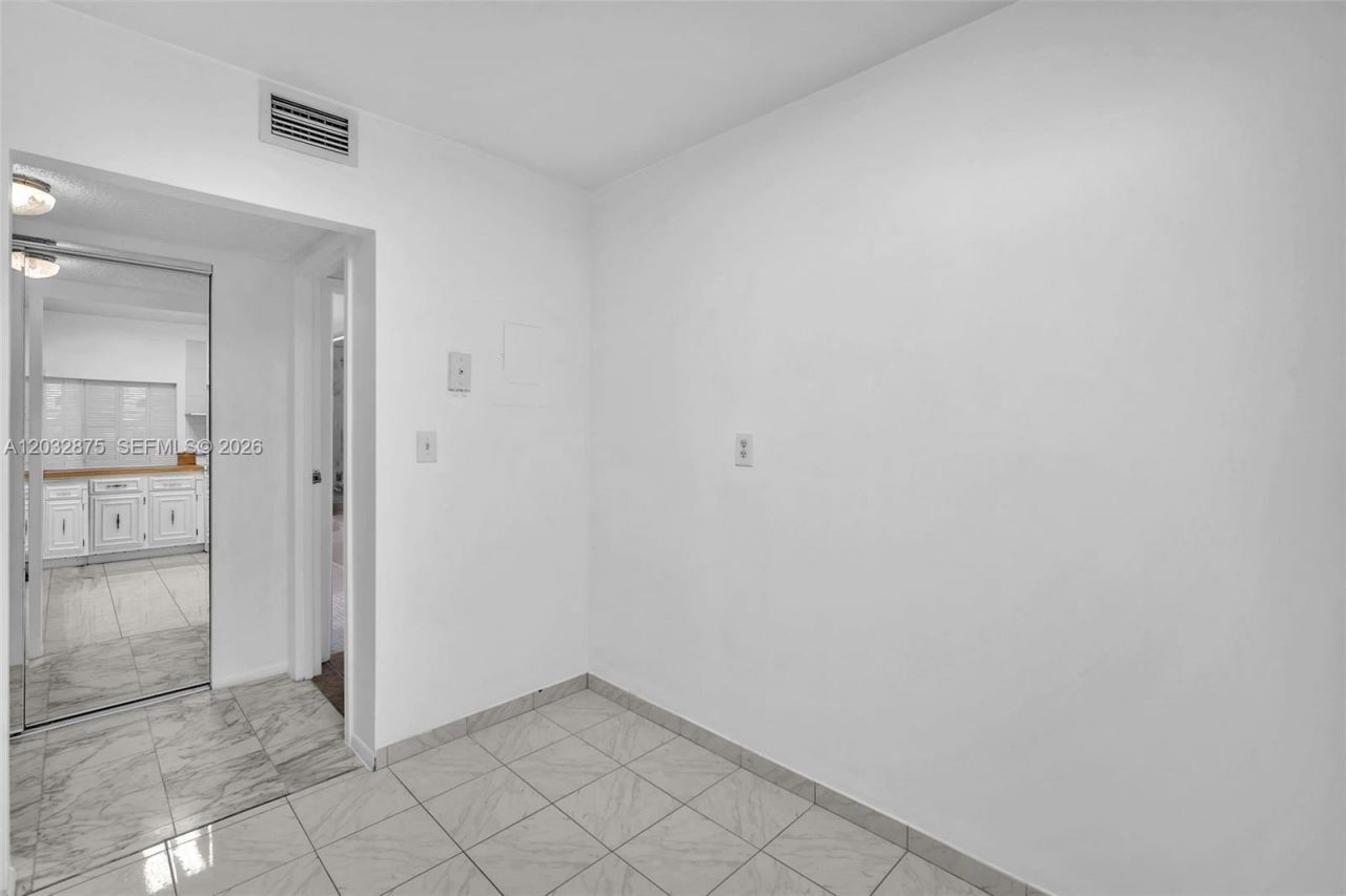 1000 Parkview Dr , Unit 229, Hallandale Beach, FL 33009 Photo