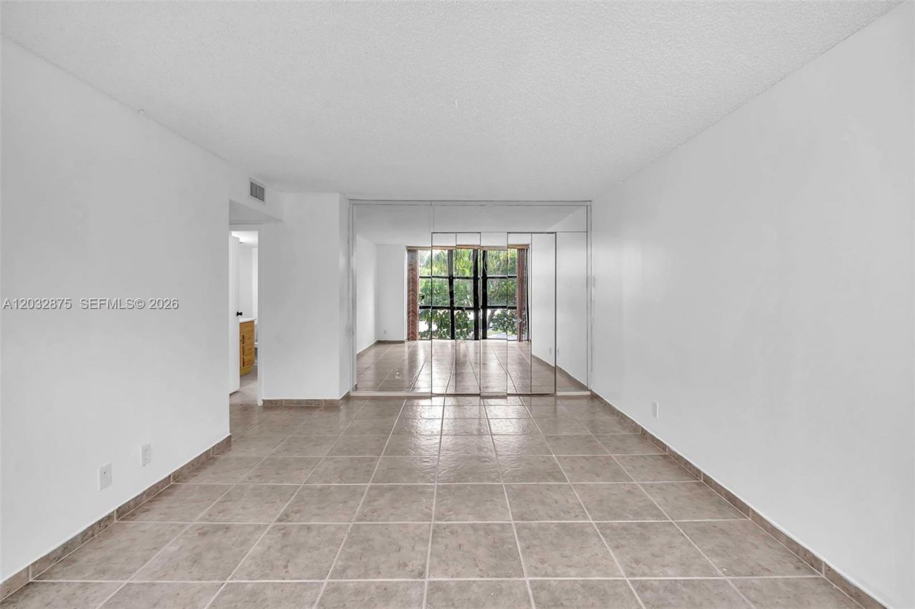 1000 Parkview Dr , Unit 229, Hallandale Beach, FL 33009 Photo