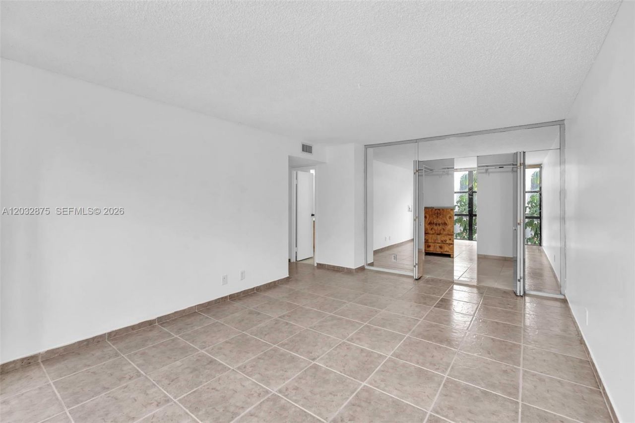 1000 Parkview Dr , Unit 229, Hallandale Beach, FL 33009 Photo