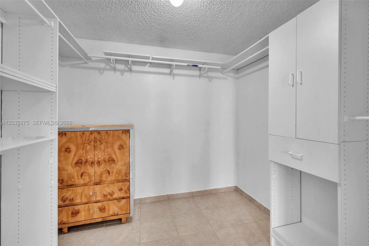 1000 Parkview Dr , Unit 229, Hallandale Beach, FL 33009 Photo