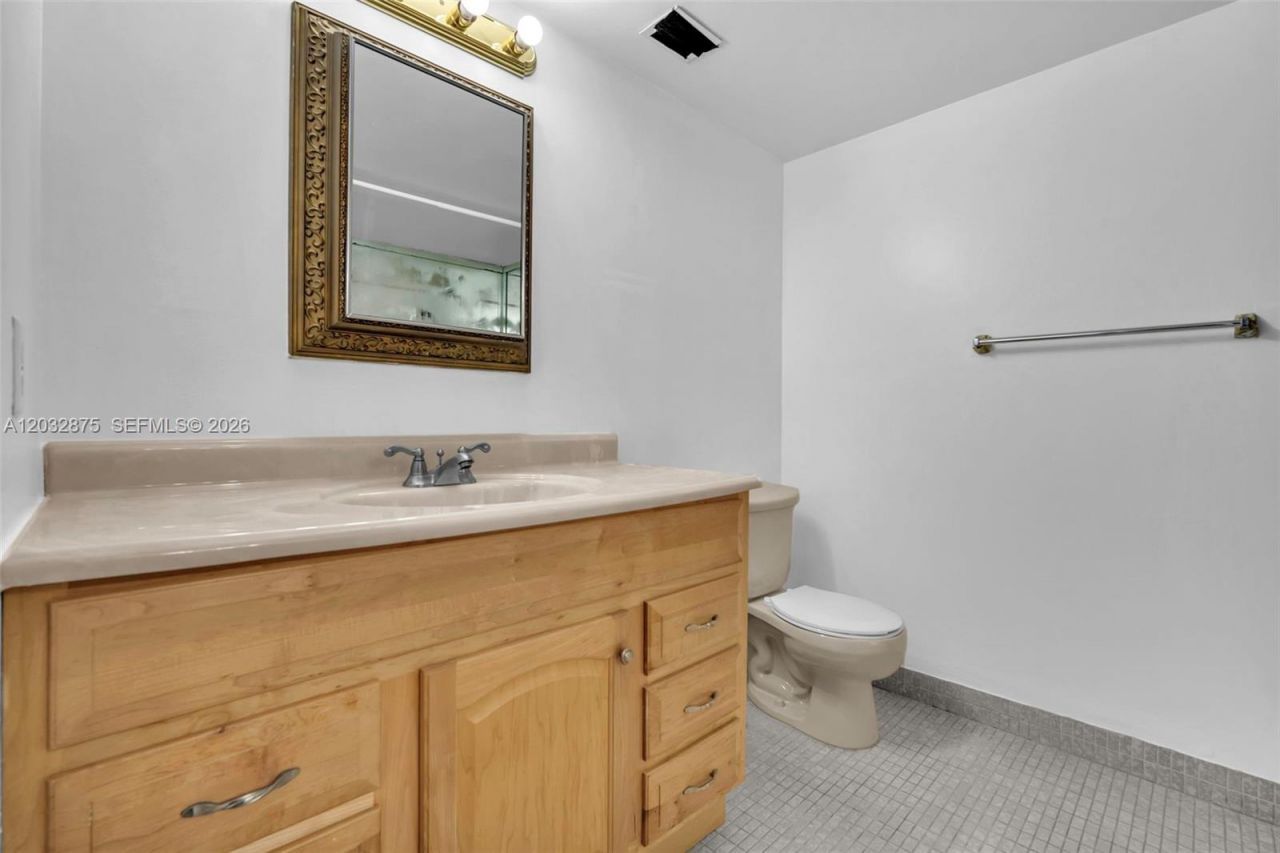 1000 Parkview Dr , Unit 229, Hallandale Beach, FL 33009 Photo