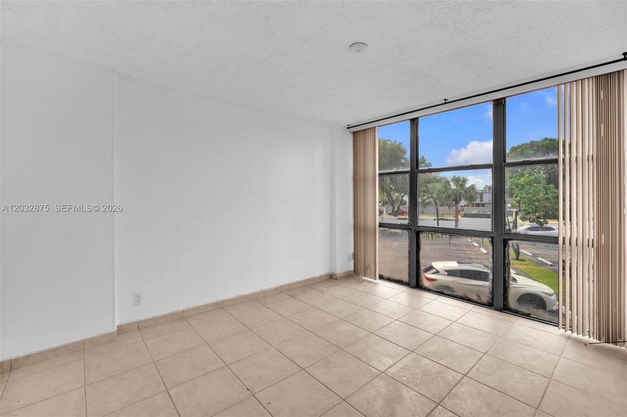 1000 Parkview Dr , Unit 229, Hallandale Beach, FL 33009 Photo