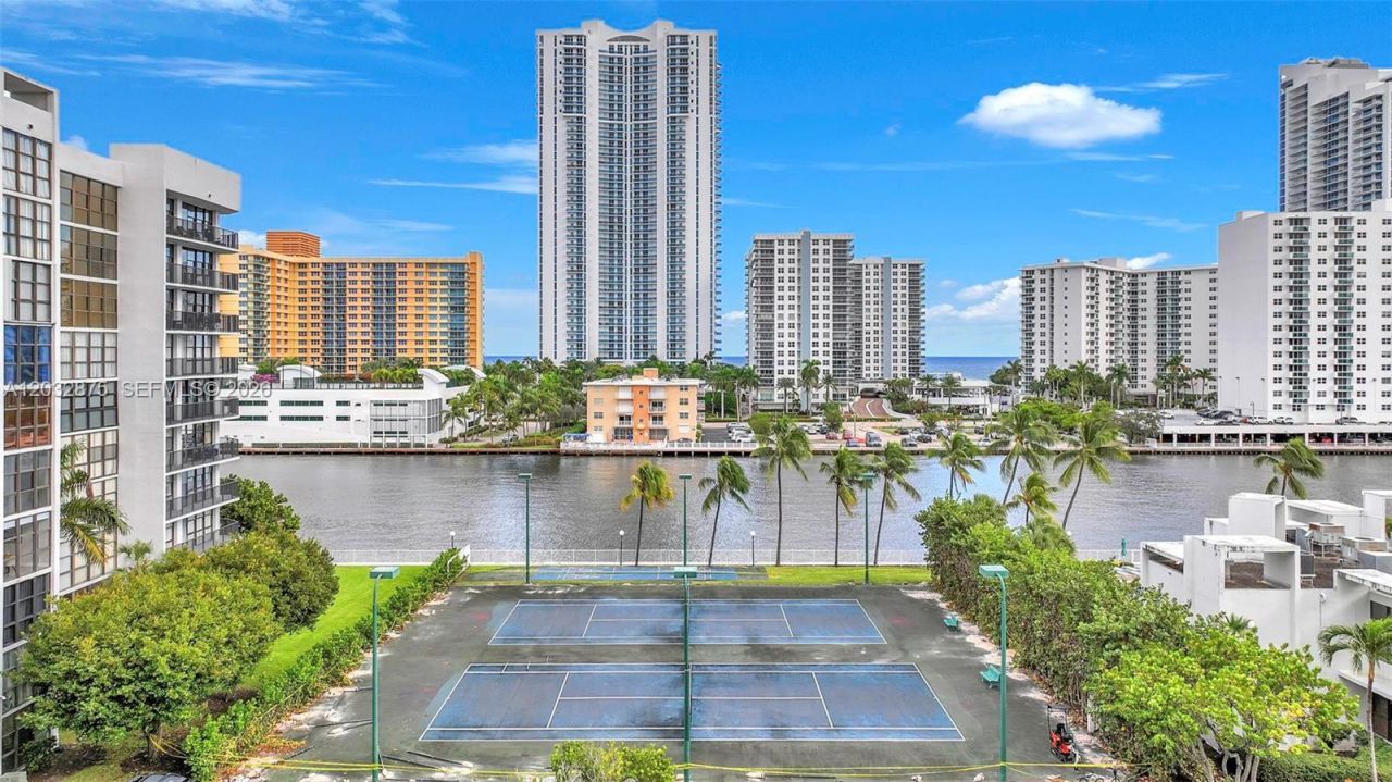 1000 Parkview Dr , Unit 229, Hallandale Beach, FL 33009 Photo