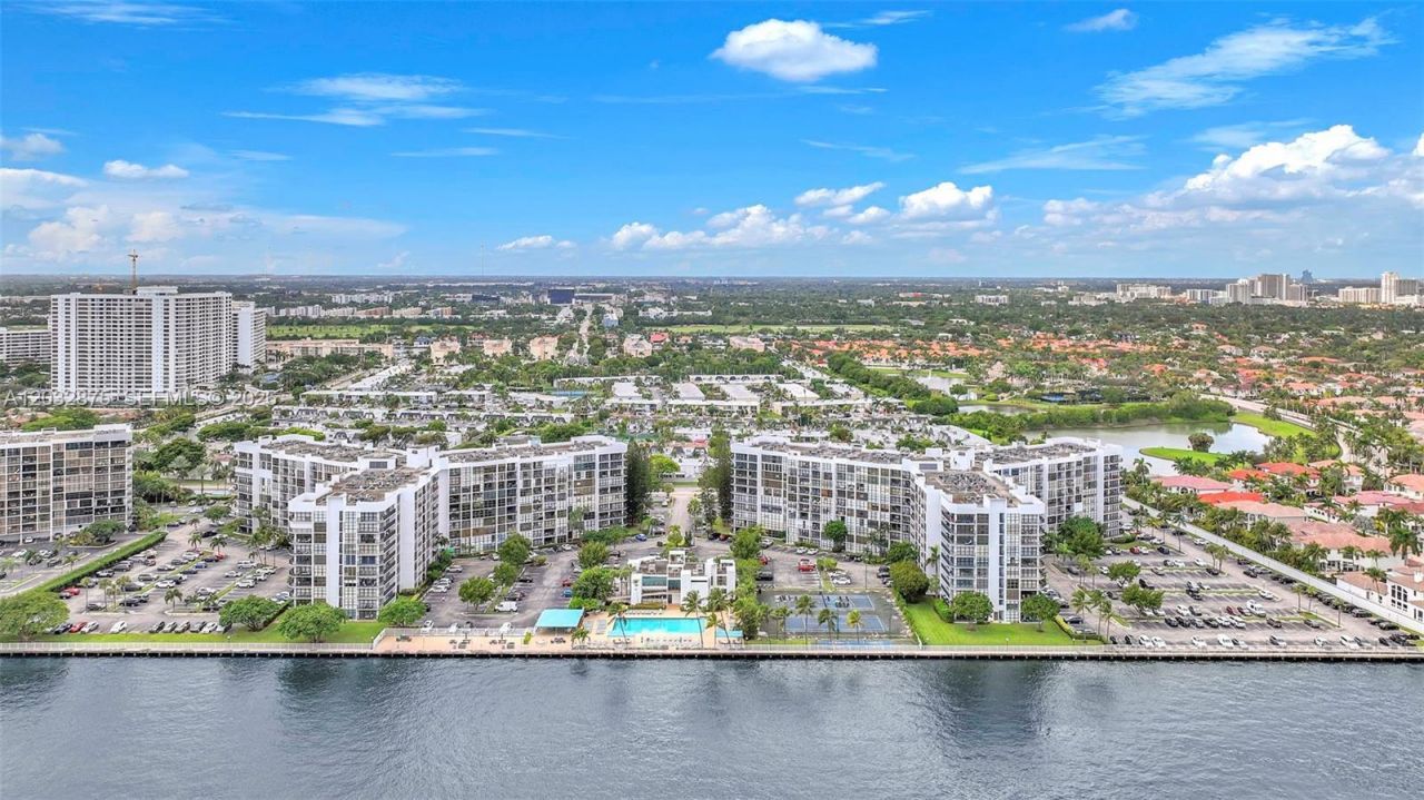1000 Parkview Dr , Unit 229, Hallandale Beach, FL 33009 Photo