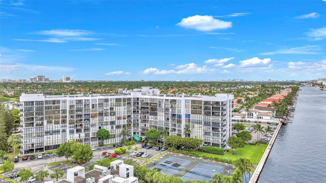 1000 Parkview Dr , Unit 229, Hallandale Beach, FL 33009 Photo