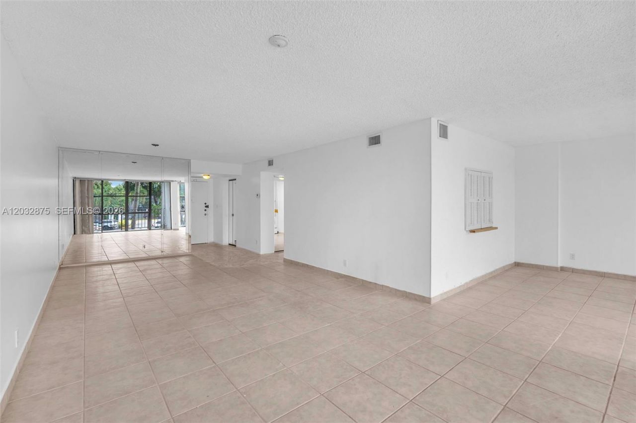 1000 Parkview Dr , Unit 229, Hallandale Beach, FL 33009 Photo