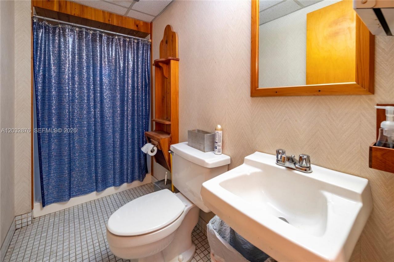 15221 NE 21st Ave , North Miami Beach, FL 33162 Photo