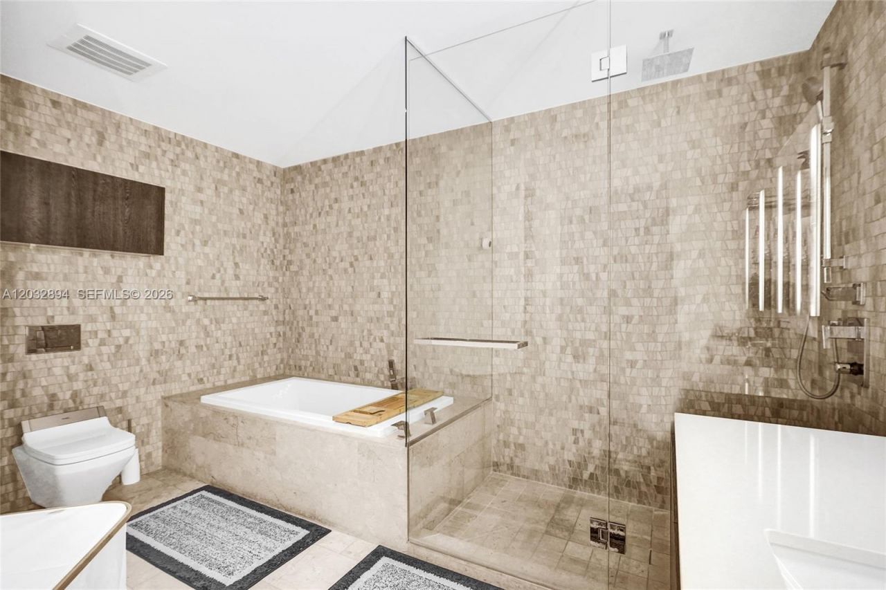 88 SW 7th St , Unit 2210, Miami, FL 33130 Photo