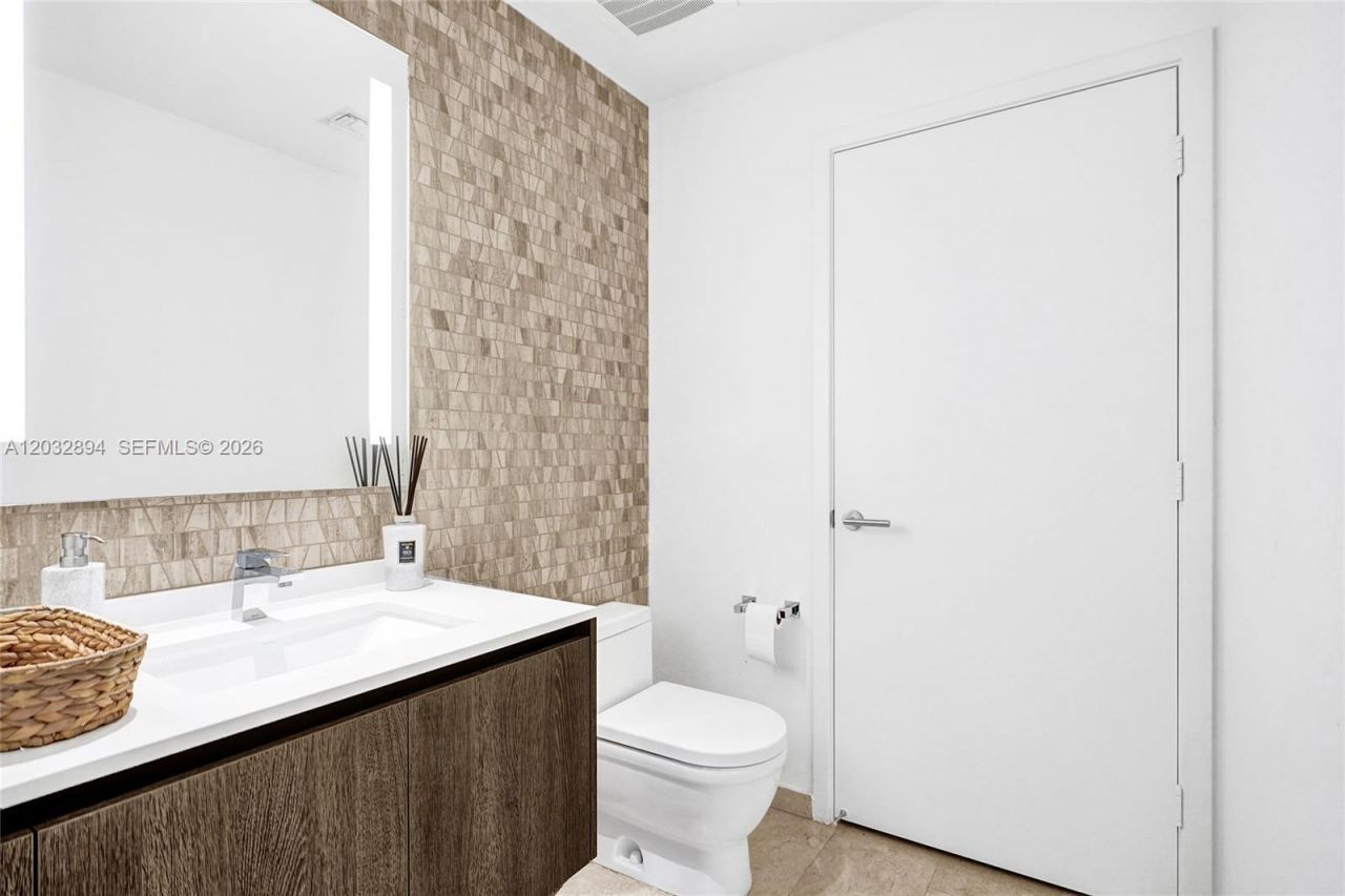 88 SW 7th St , Unit 2210, Miami, FL 33130 Photo