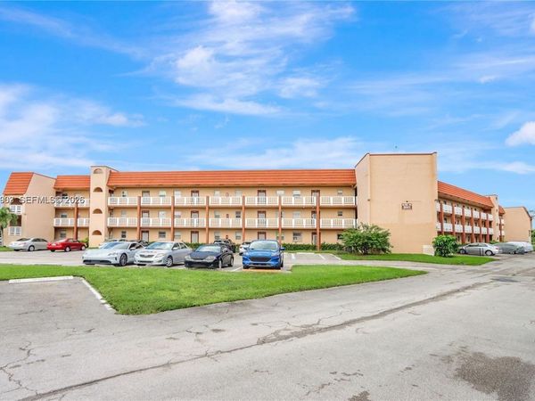 9041 Sunrise Lakes Blvd , Unit 106, Sunrise, FL 33322