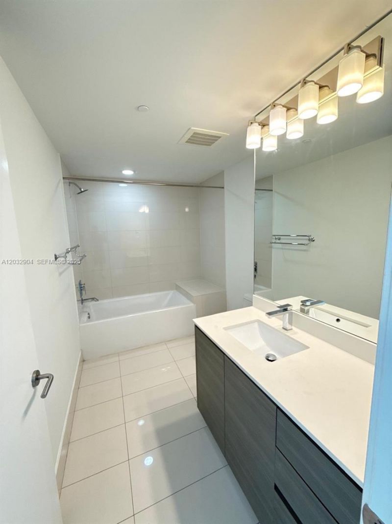 460 NE 28th St, Unit 1907, Miami, FL 33137 Photo